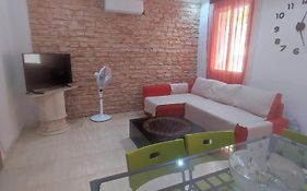 Planta baja, bien comunicada, cerca de la playa
